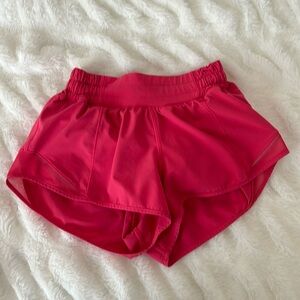 Lululemon Lipgloss 2.5 Hotty Hot Shorts